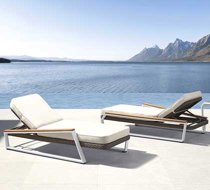Lot de 2 Chaises Longues Bains de Soleil + 1 Table basse Aluminium et Teck Miami Blanc