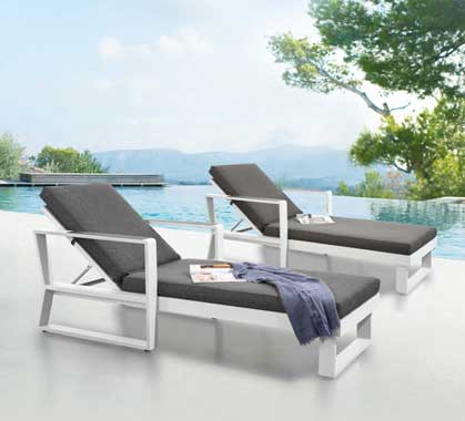 Lot de 2 Bains de Soleil + 1 Table basse Aluminium Exee Blanc